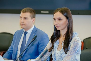 Оклады специалистов по опеке и попечительству несовершеннолетних вырастут с 1 октября